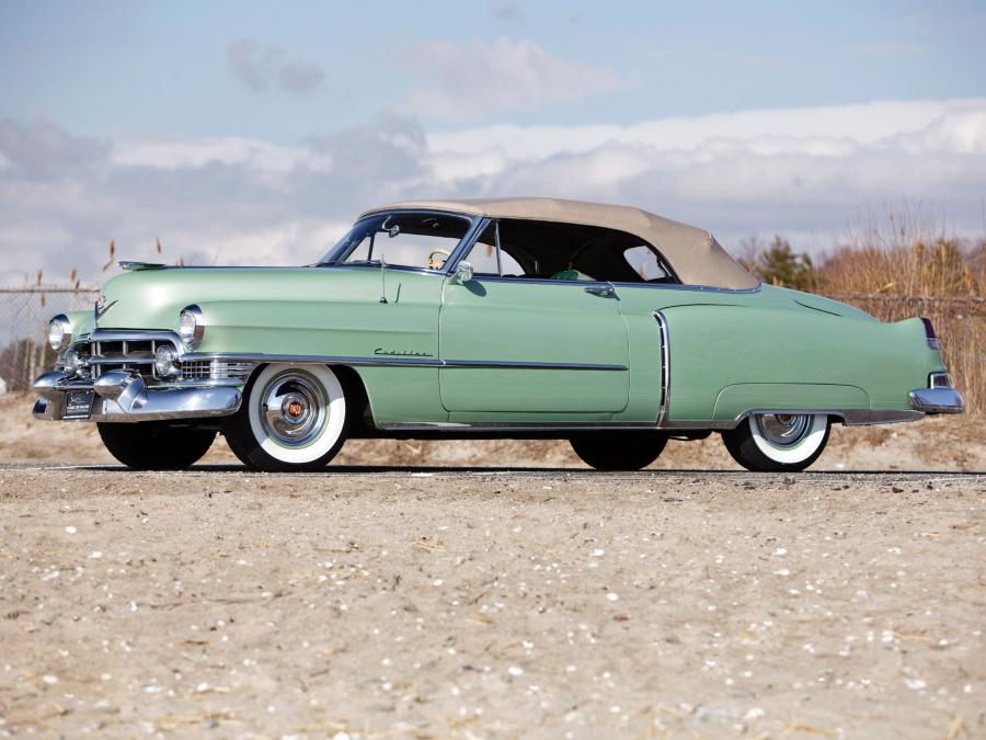  Cadillac Series 62 Convertible 1951 года  (фото 8 из 21)